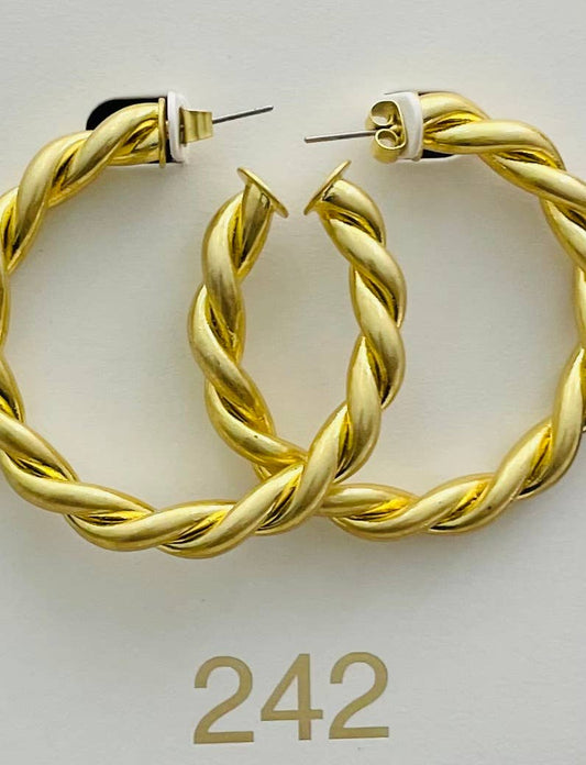 GOLDEN Matte Twist Hoop